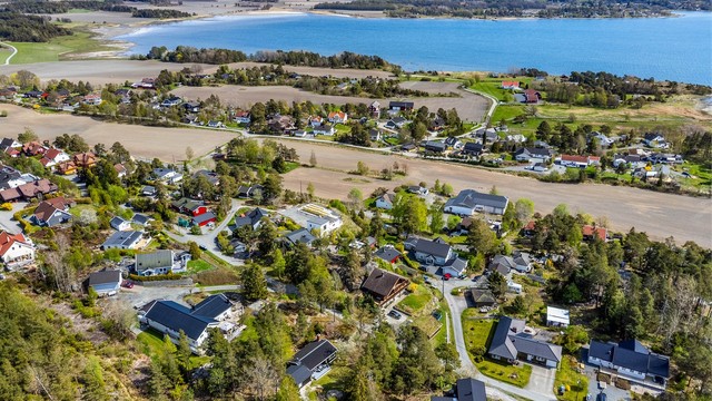 Turmulighetene i området er mange. I Kurefjorden naturreservat rett nedenfor finnes et rikt fugleliv.