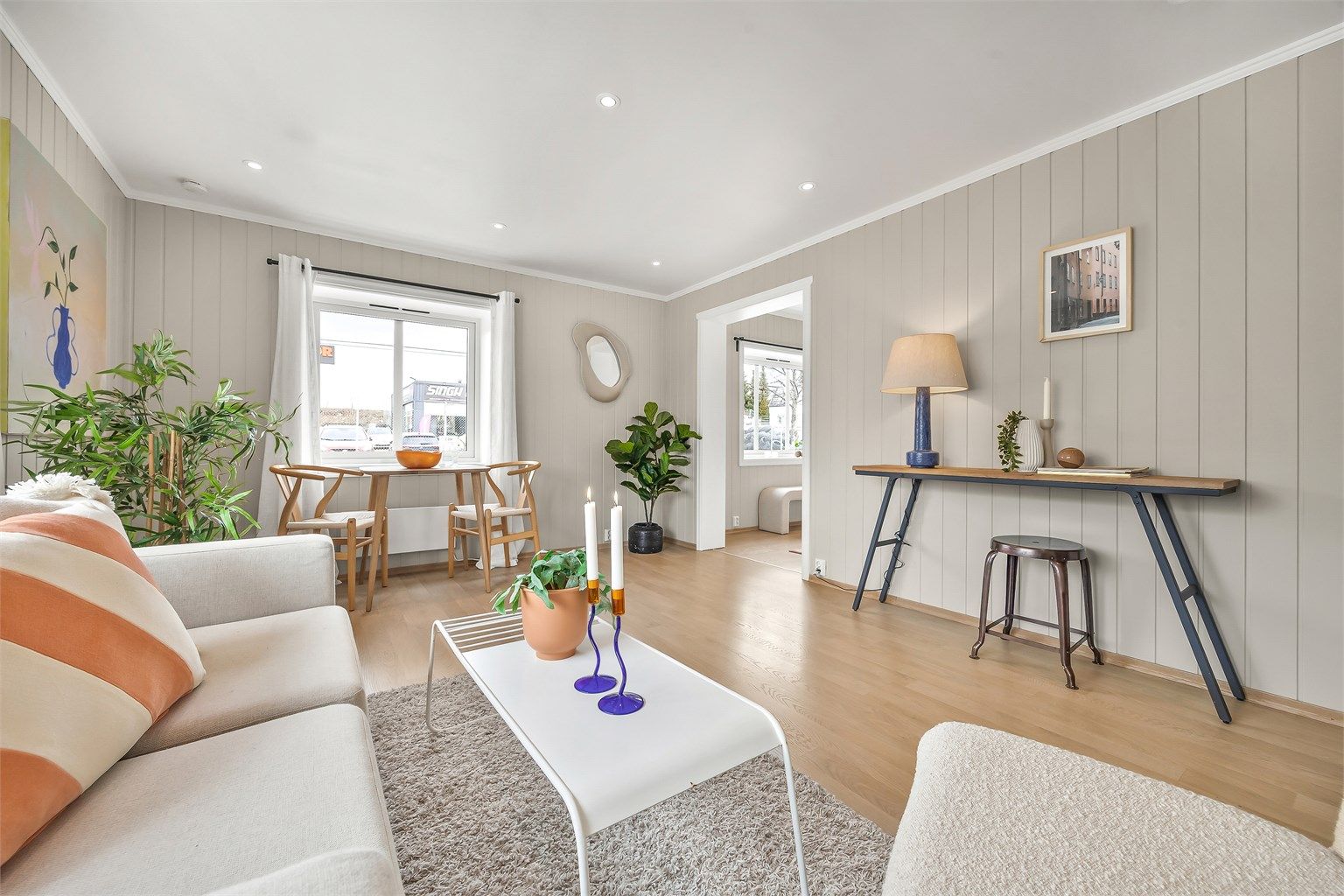 Overflater har blitt oppusset i nyere tid iflg. selger.