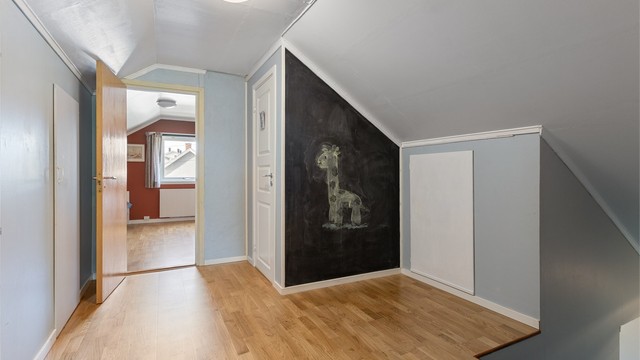 Rom innredet som gang med trapp til 1. etasje