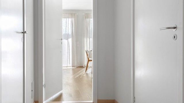 Gangen binder sammen soveromsavdelingen og oppholdsrommene. Boligen har balansert ventilasjon for et sunt inneklima.