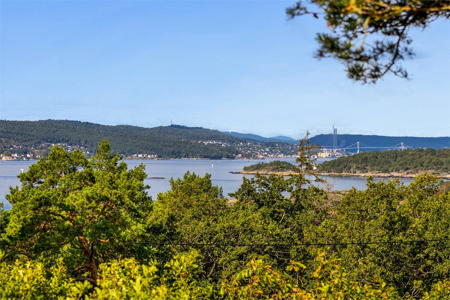 Utsikt både innover fjorden