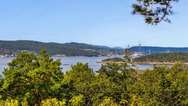Utsikt både innover fjorden