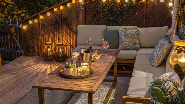 Velkommen til en nydelig 3-roms med solfylt, usjenert og vestvendt markterrasse mot grøntareal. Sentralt og skjermet beliggenhet.