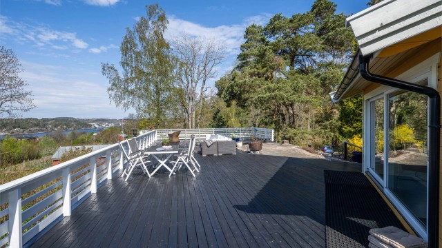 Her ligger alt til rette for lange, avslappende dager og stemningsfulle sommerkvelder
