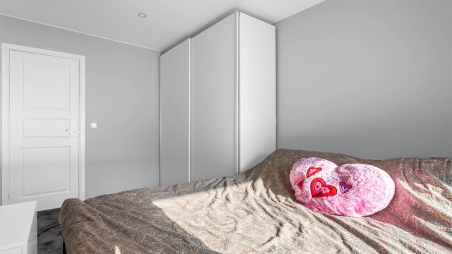 Her er det også plass til skyvedørsgarderobe.