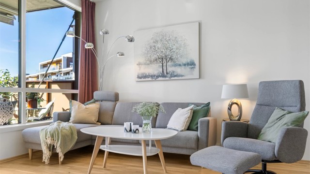 Fra stuen har du utgang til balkongen.