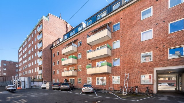 Sameiet er veldrevet uten fellesgjeld, og det er mulighet for å leie parkeringsplass etter venteliste.