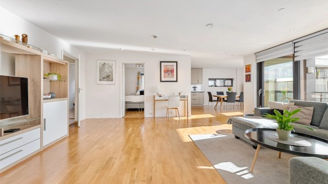 Fra stue mot kjøkken og spisestue