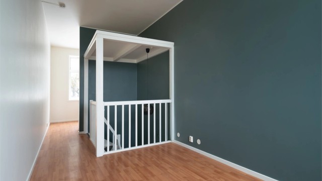 Vegger malt senere tid på stuen.