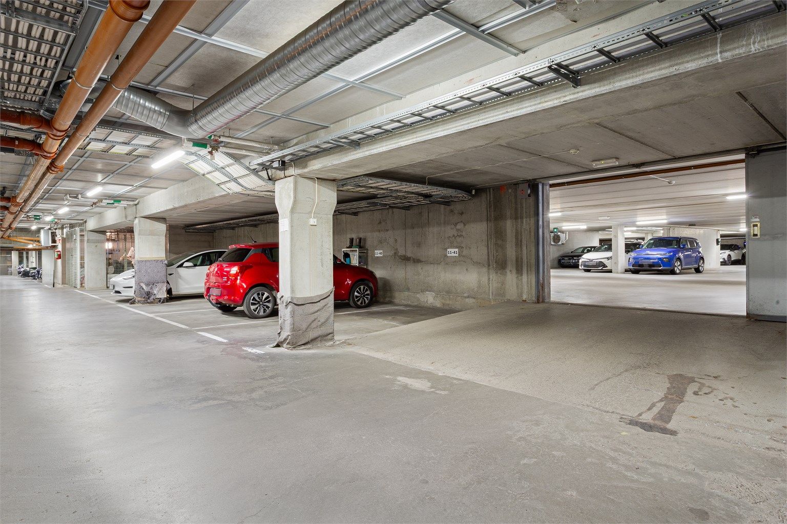 Medfølgende bruksrett på parkeringsplass (nr. 11.41) i felles underjordisk garasjeanlegg.