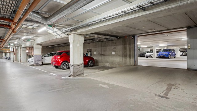 Medfølgende bruksrett på parkeringsplass (nr. 11.41) i felles underjordisk garasjeanlegg.