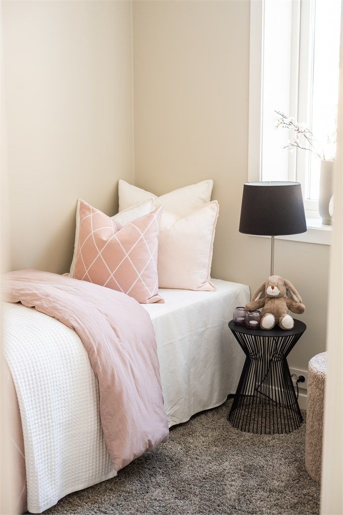 Alle de tre soverommene holder samme høye standard som resten av boligen.