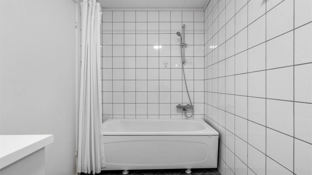 Badet har også badekar.