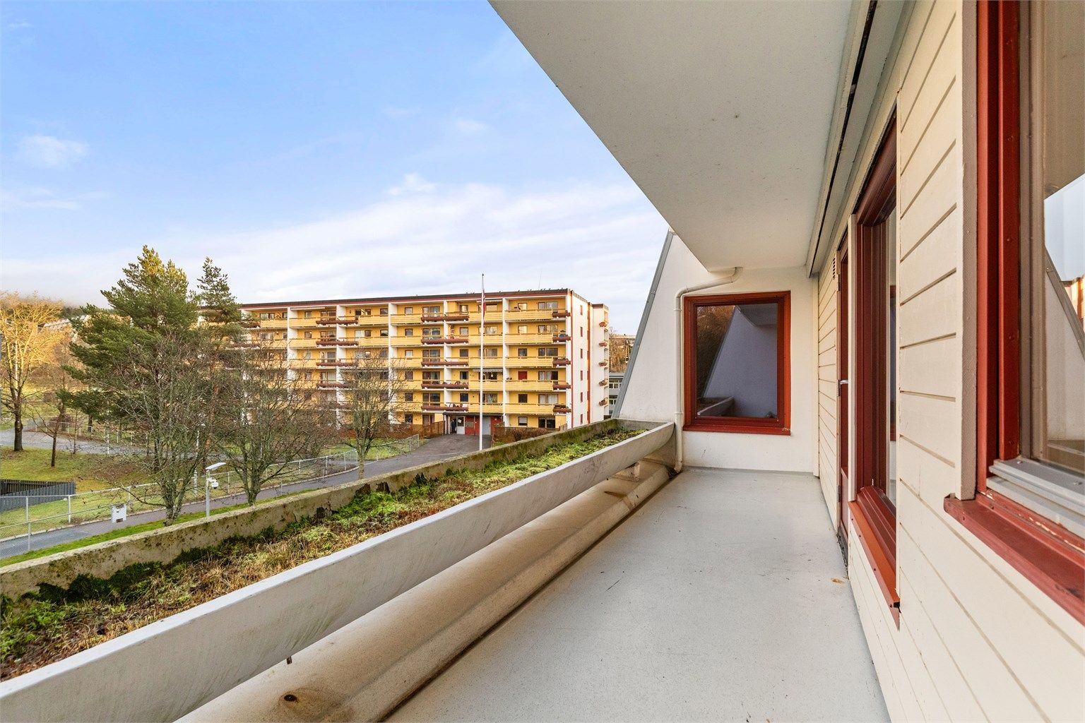 En stor og luftig 4-roms med nærhet til det du har behov for i hverdagen!