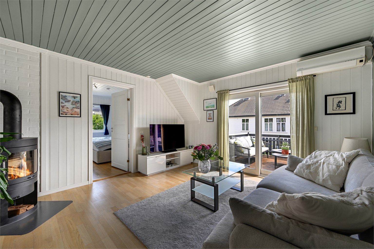 En vedovn sørger for behagelig og effektiv oppvarming på kalde dager. 