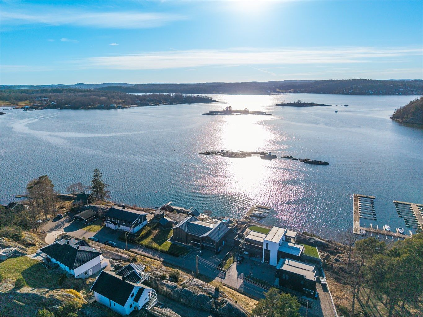 Tenvik er kjent for sin fredelige og naturskjønne atmosfære, og området er ideelt for både avslapning og friluftsliv. 
