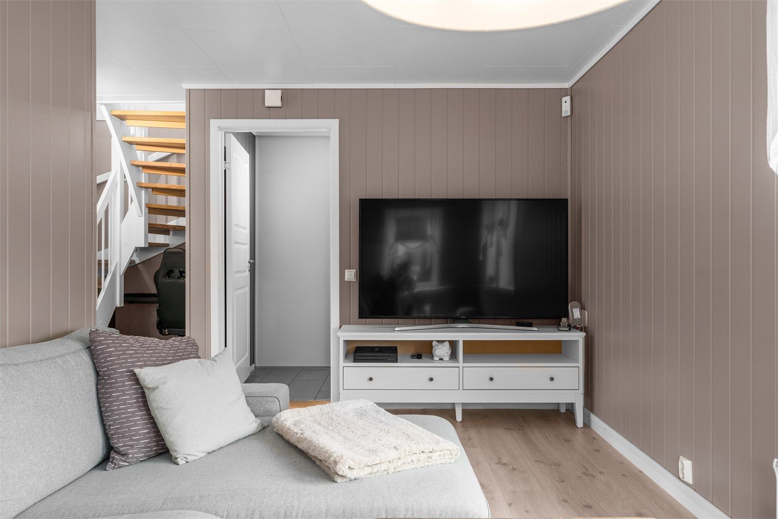 Boligen inneholder to stuer - En i hver etasje 