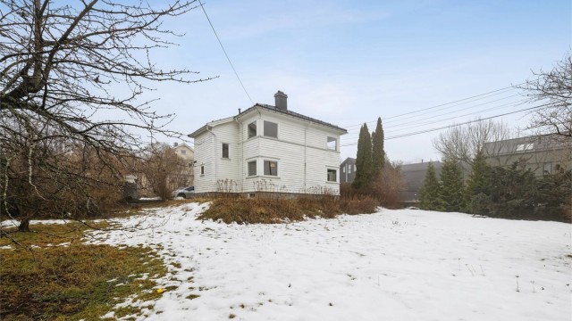 Den store hagen gir rikelig med uterom for rekreasjon og fremtidig opparbeidelse.