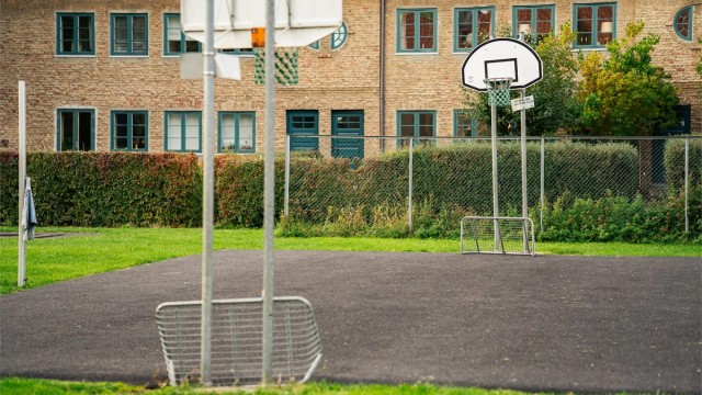 Borettslaget har eget fotballag og en aktiv velforening.