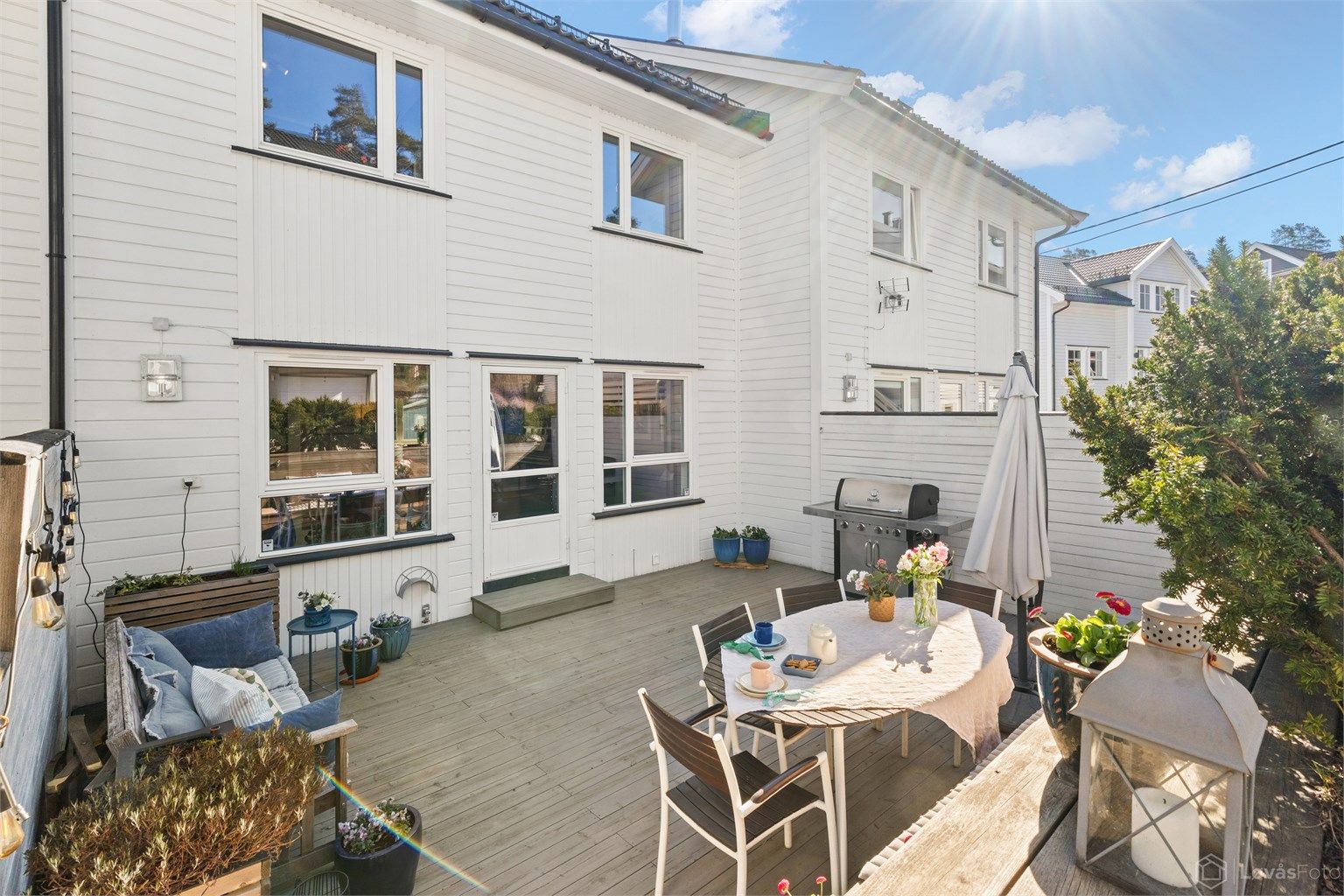 Sydvestvendt terrasse på 29 kvm. Iflg. selger har terrassen sol sommerstid til ca kl 17:30