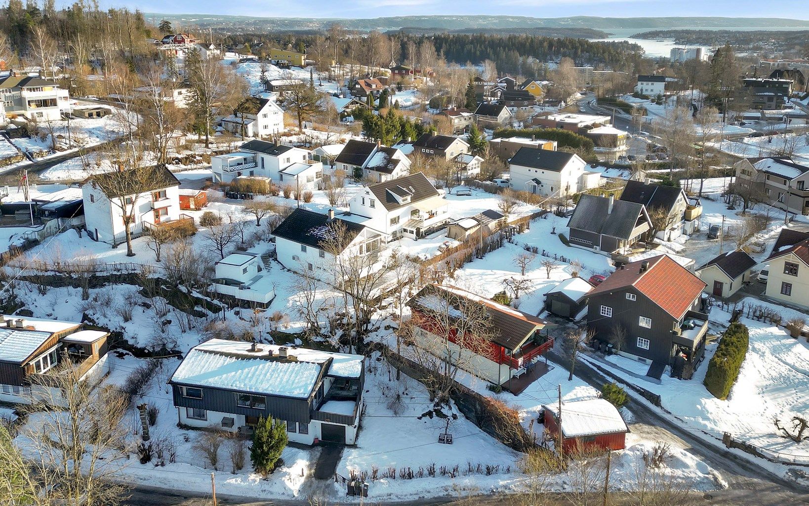 Her bor man i trygge og barnevennlige omgivelser med nærhet til barnehager, skoler, fritidsaktiviteter, offentlig kommunikasjon samt gode servicetilbud