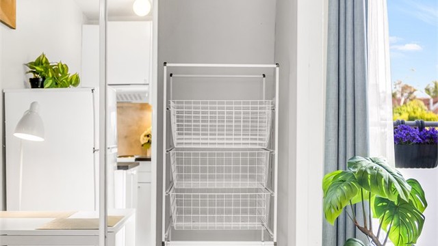 Godt med lagringsplass både internt i leiligheten og i to eksterne boder.
