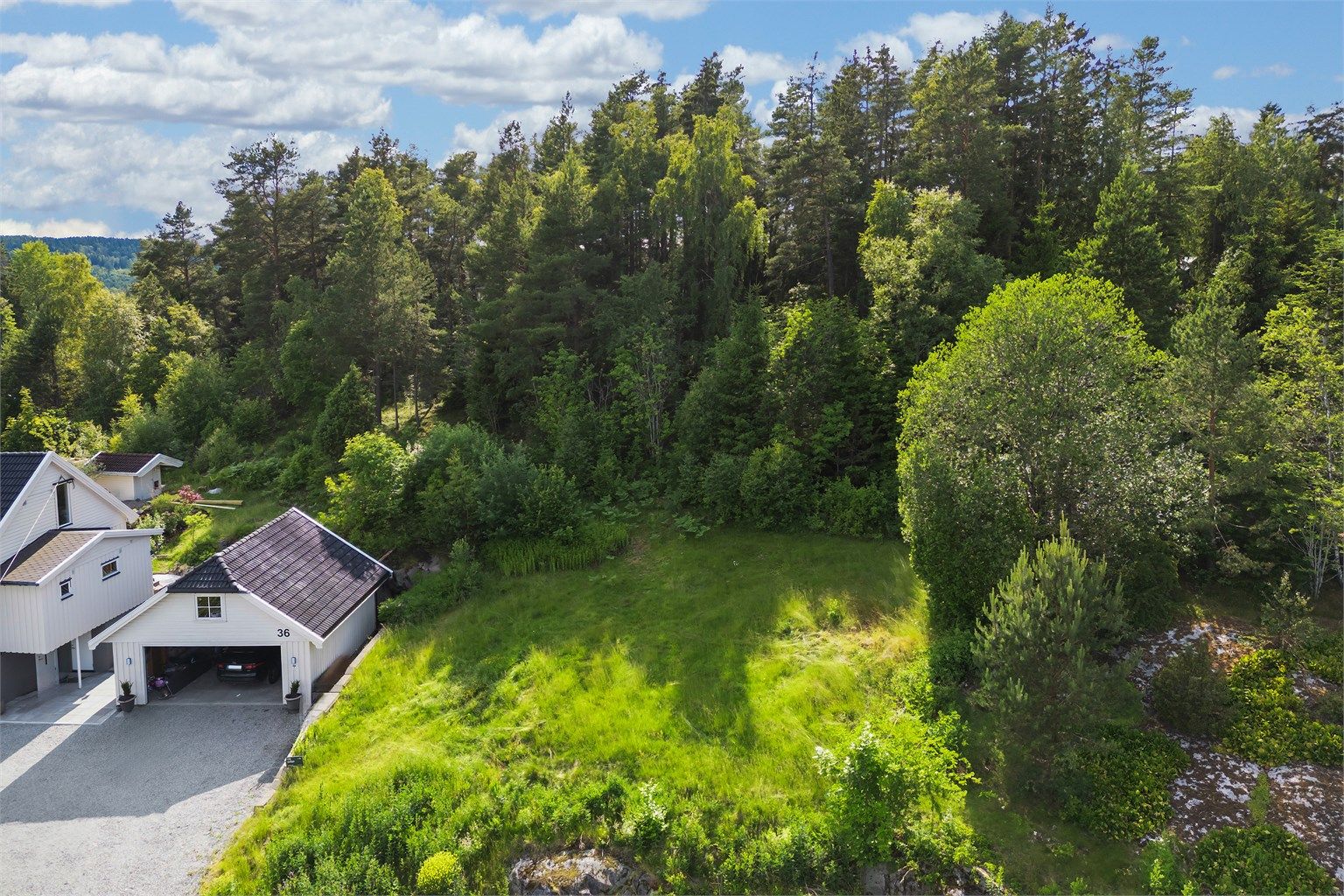 Fin beliggenhet mot skogen