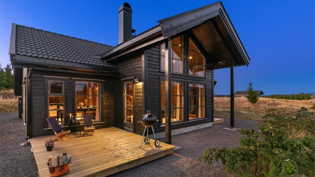 Eiendomsmegler Krogsveen v/ Elisabeth Hanssen ønsker velkommen til Lensmannsvika 33!