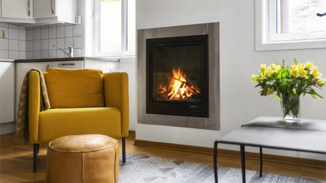 Leiligheten har hovedsakelig 3-stavsparkett, malte vegger og himling. I stuen er det det gasspeis fra felles gassanlegg, der man selv kan velge å benytte seg av dette.