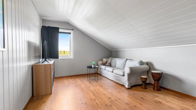 Soverommene på loftsetasjen er perfekt som gjesterom, kontor, tv-stue eller barnerom.