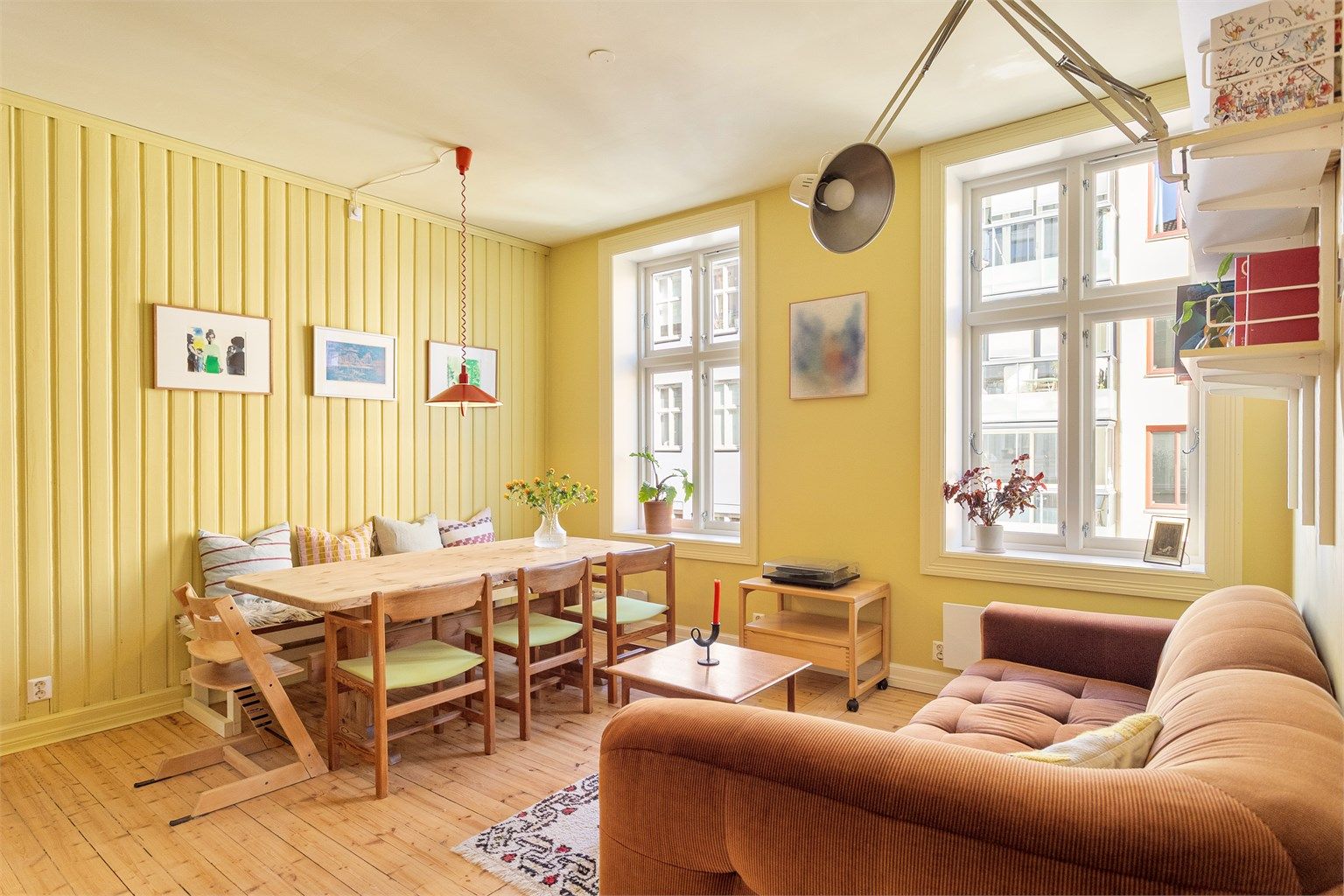 En lys og gjennomgående 3-roms leilighet full av sjarmerende og lekre detaljer!