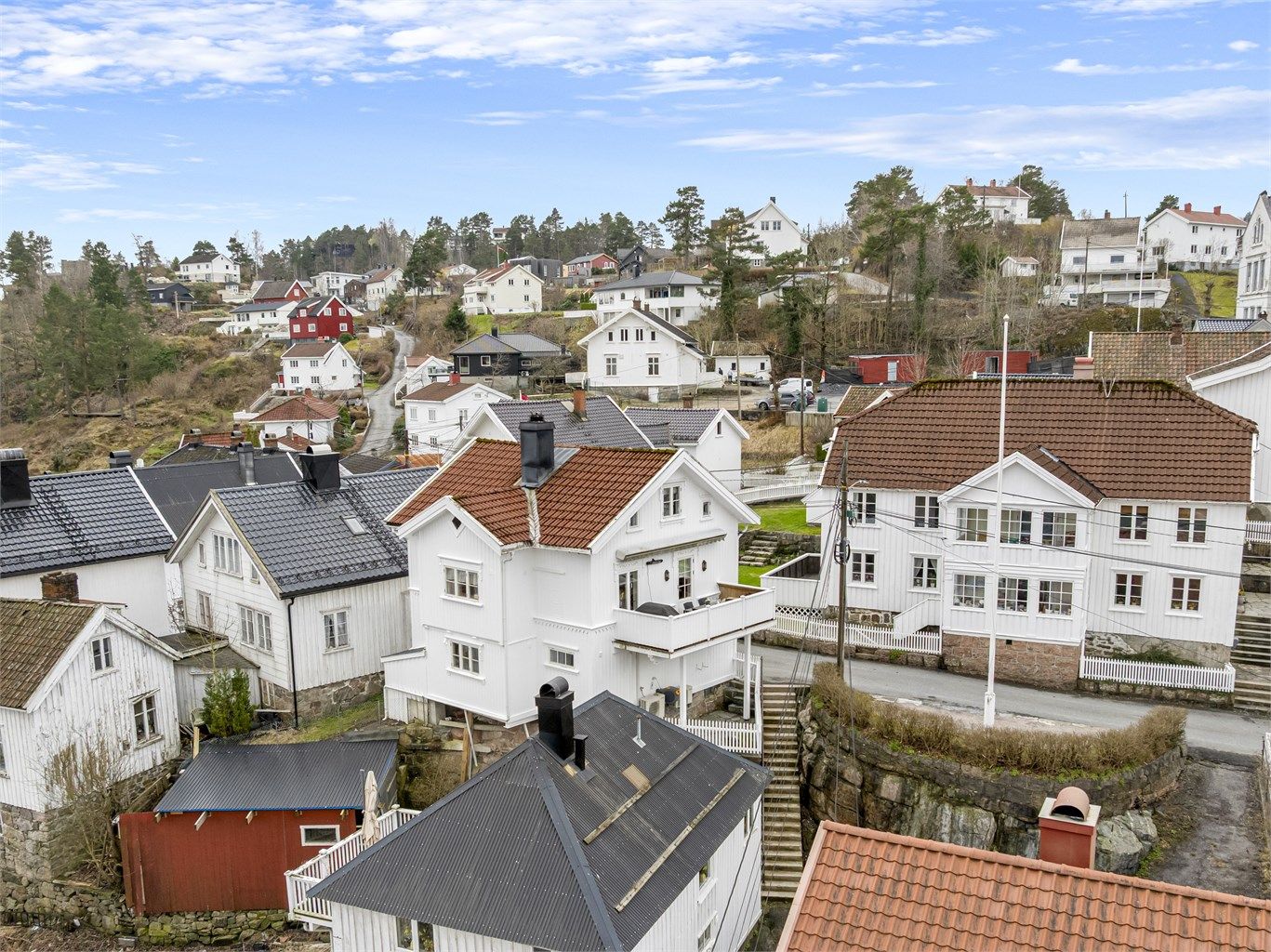 Går man opp Bakkevei kommer man til flere utsiktspunkter, barnehager og turstier i naturen.