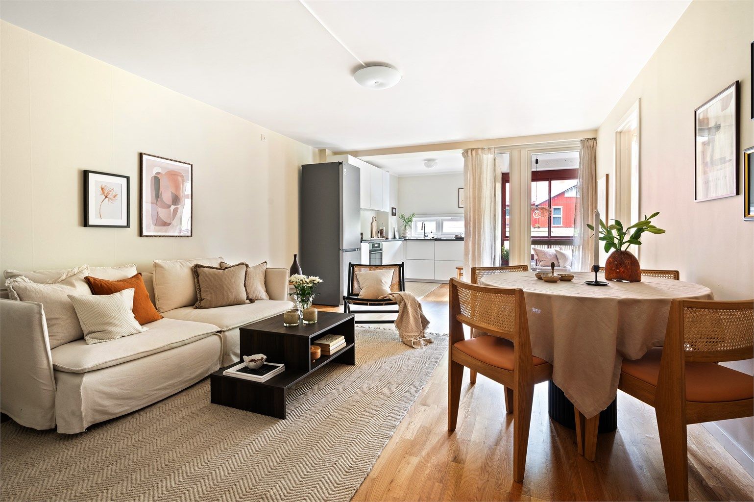 En meget tiltalende og romslig 2-roms leilighet i et hyggelig borettslag med populær beliggenhet på Lindeberg.