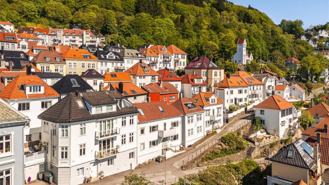 Her bor du et steinkast unna Bergen sentrum, og er omringet av naturskjønne omgivelser.