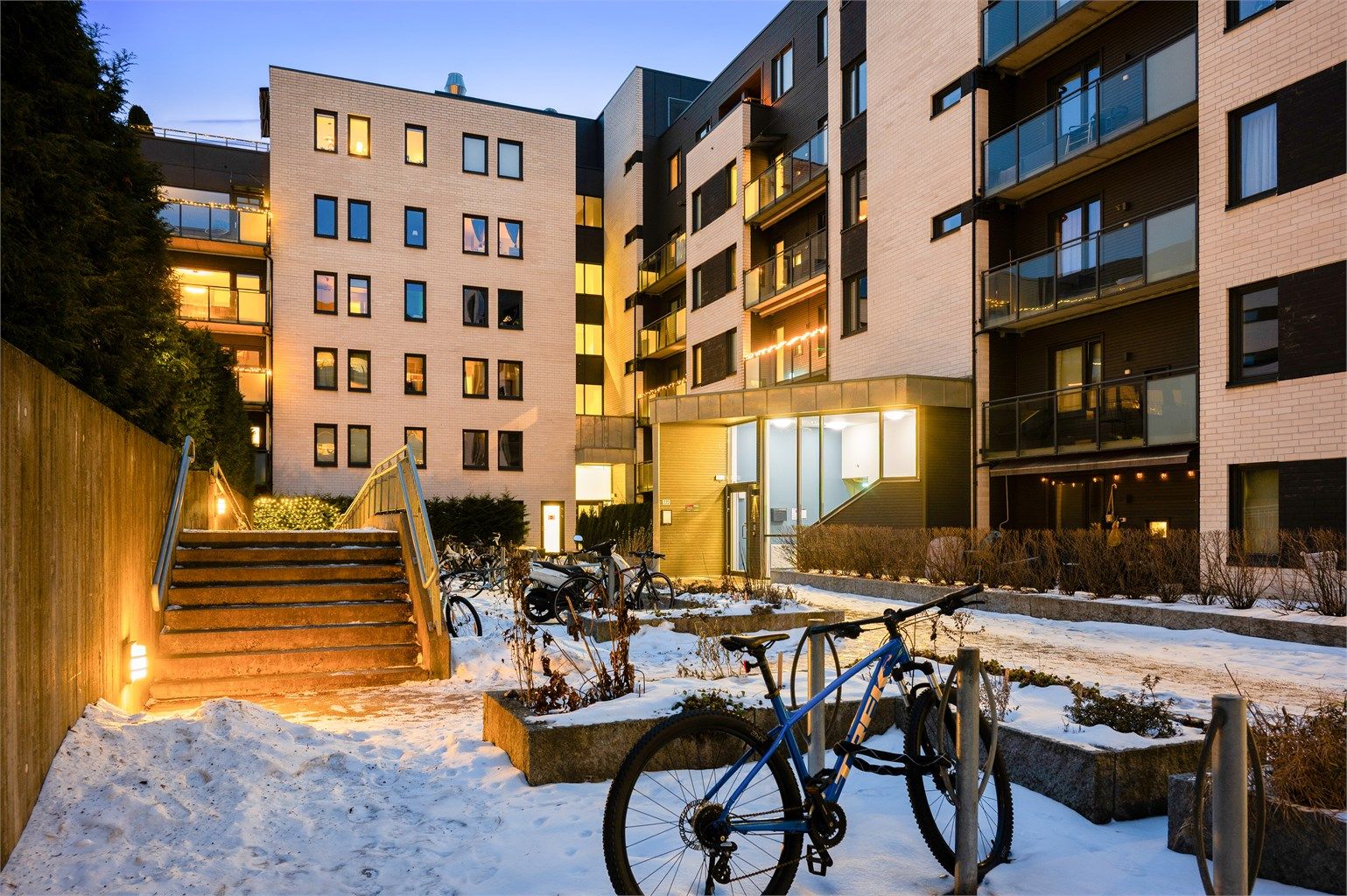 Felles sykkelparkering på sameiets fellesområder. 