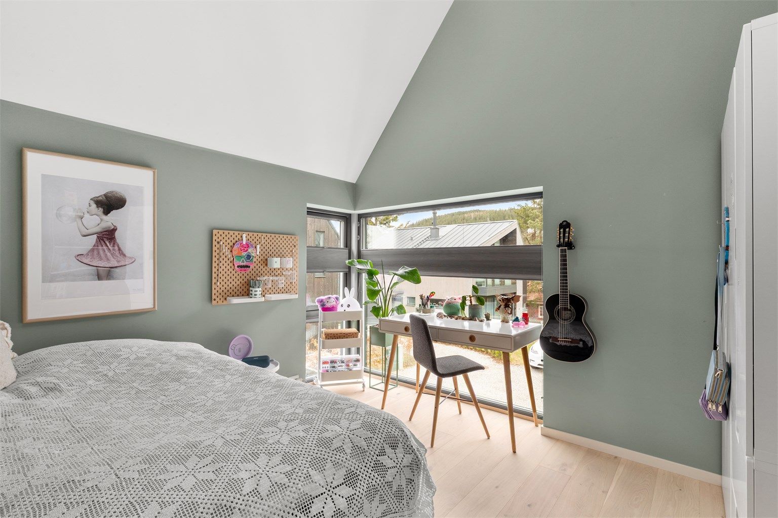 Garderobeskap medfølger