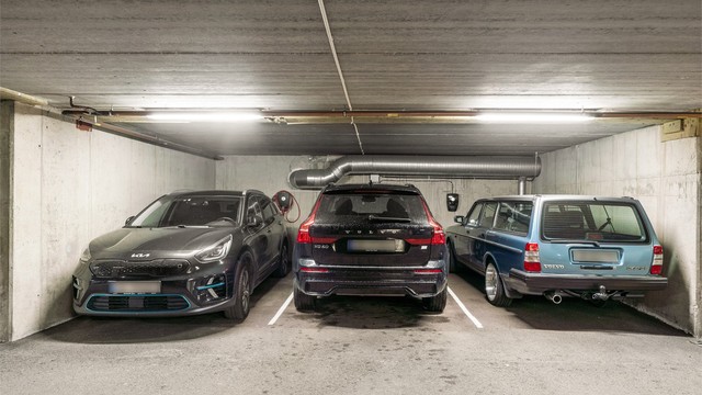 Leiligheten disponerer en parkeringsplass med elbillader