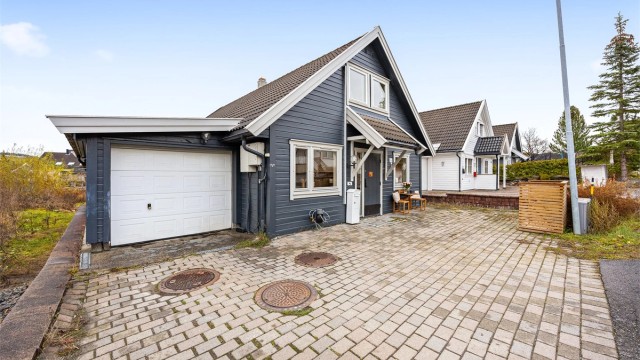 Innbydende familiebolig over 2 plan på Holt Vestvollen