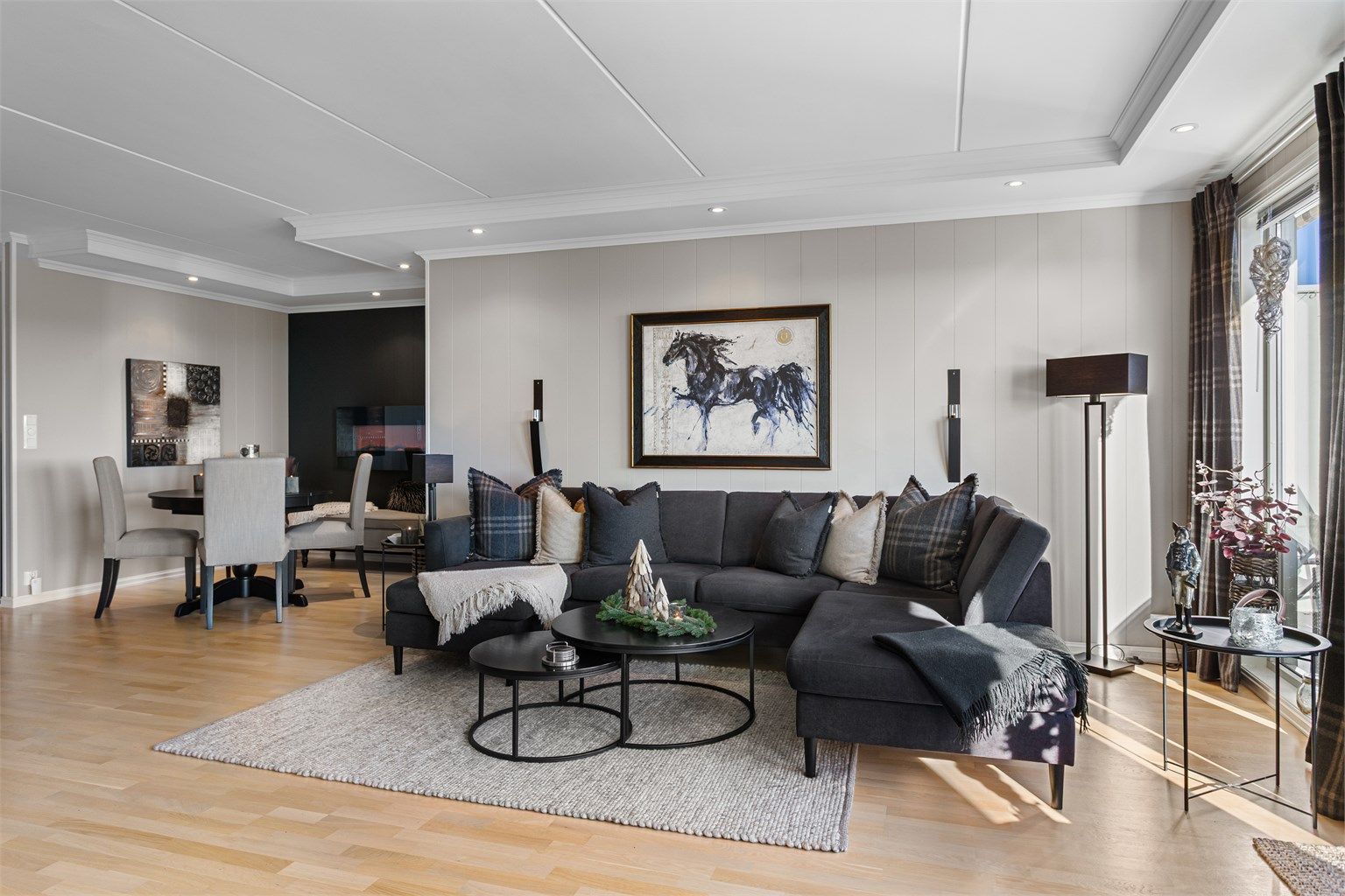 Balansert ventilasjon med varmegjenvinning i leiligheten.