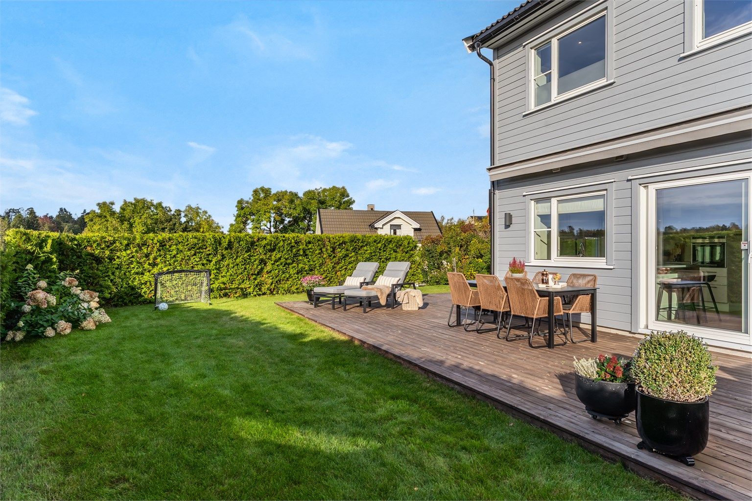 Hage med stor markterrasse på 56 kvm