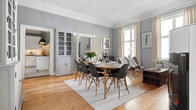 Velkommen til Mauritz Hansens gate 5 - en romslig selveier med klassiske detaljer, funksjonelle løsninger og sentral beliggenhet!