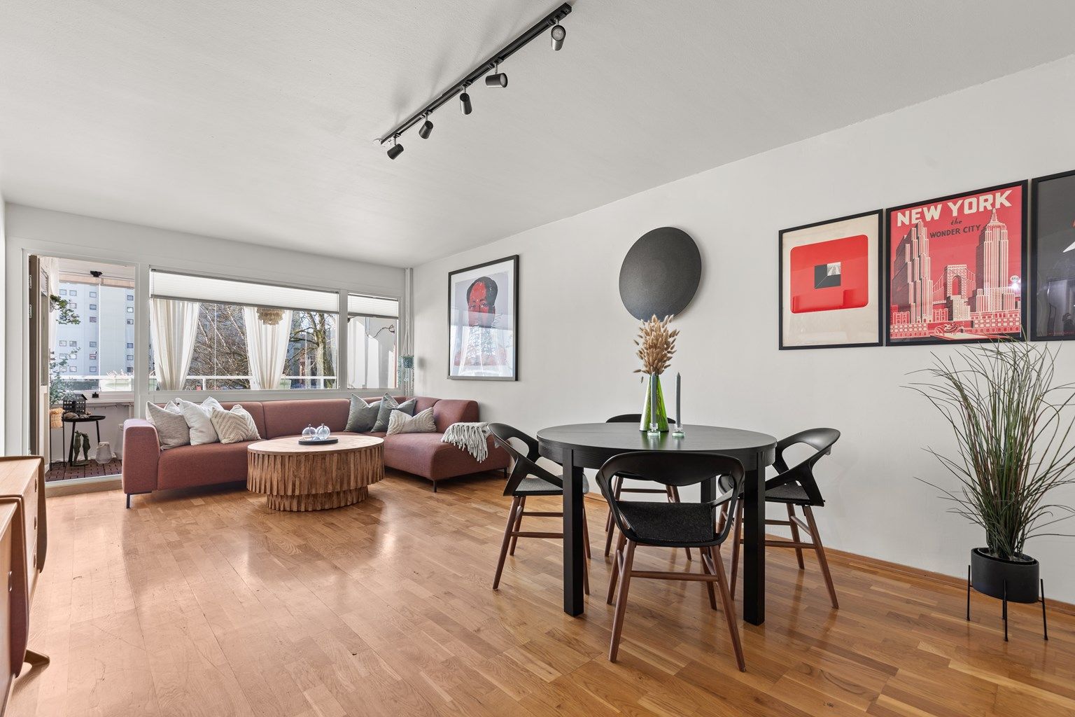 Nora Larsen Rørvik v/ Krogsveen har gleden av å presentere Rødtvetveien 20!