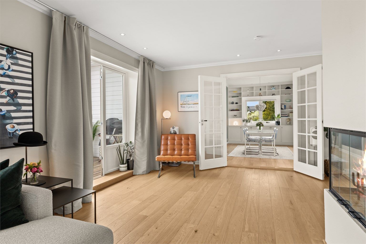 Velkommen til Vangen 11 - Solrik og lekker del av 4-mannsbolig | 3 sov | Peis | 2 balkonger | Hage | Garasje