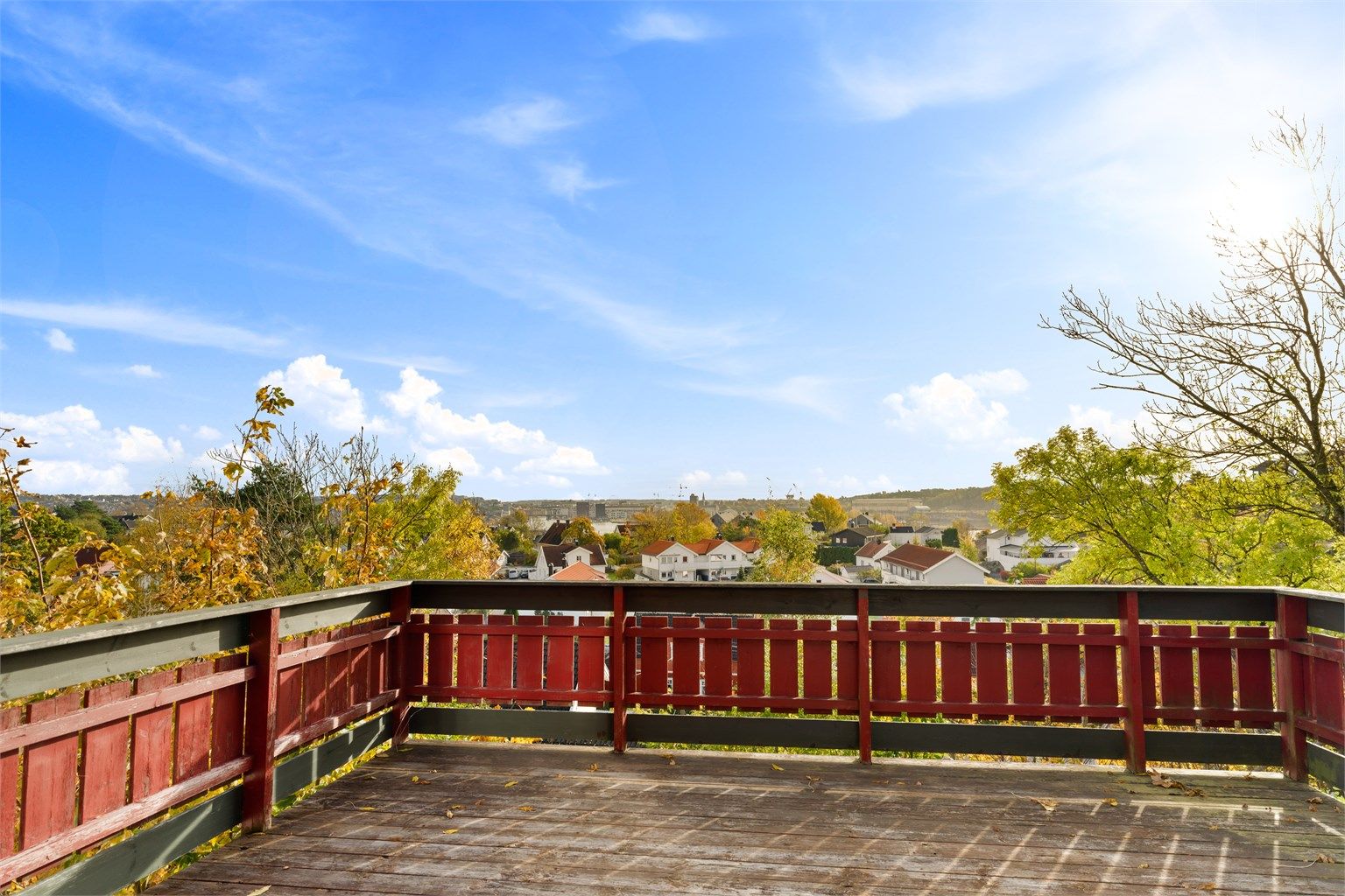 De luftige omgivelsene i høyden sikrer gode solforhold dagen gjennom og ikke minst flott utsikt.