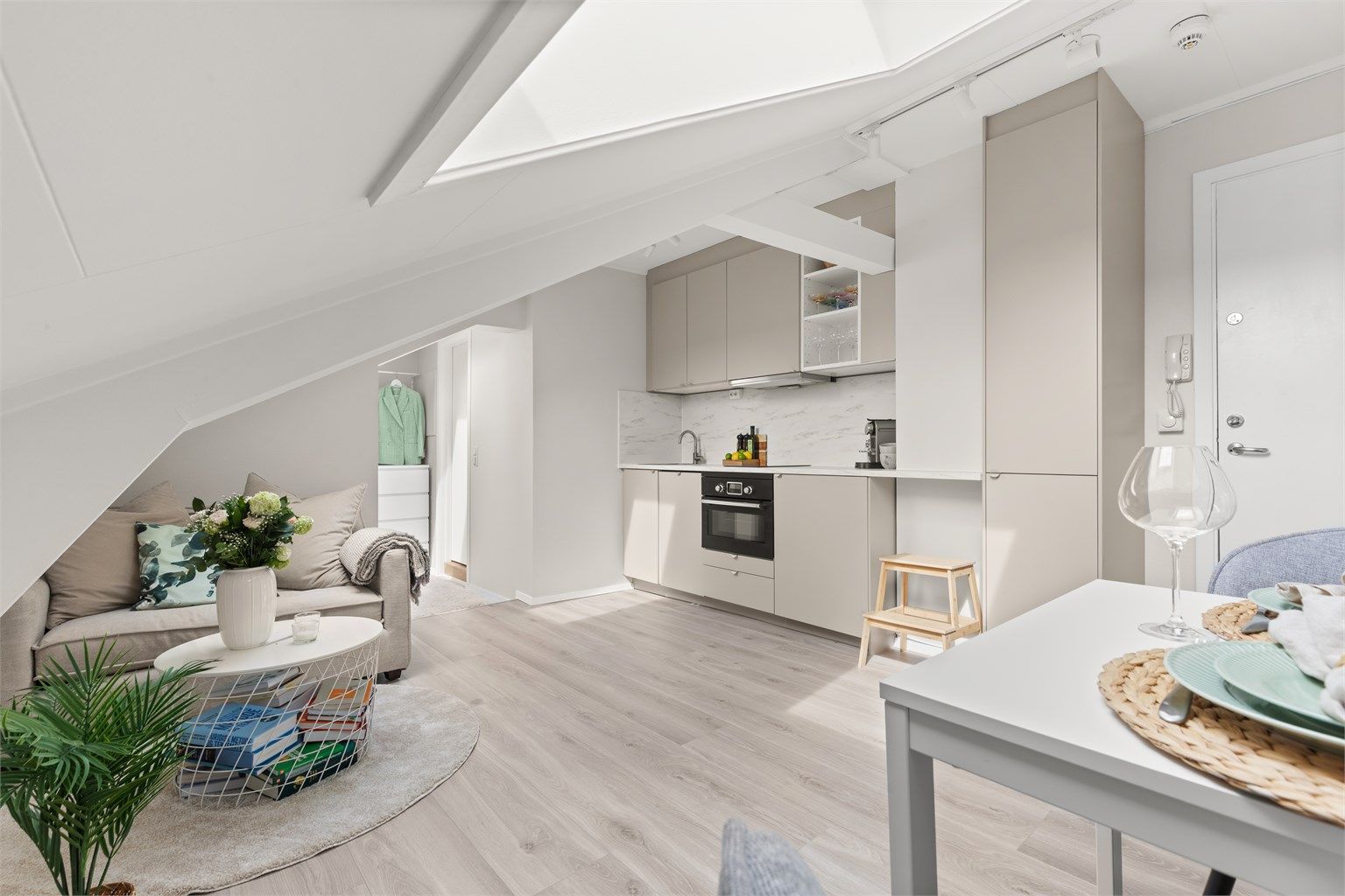 Nora Larsen Rørvik v Krogsveen har gleden av å presentere Hesselbergs gate 6A!