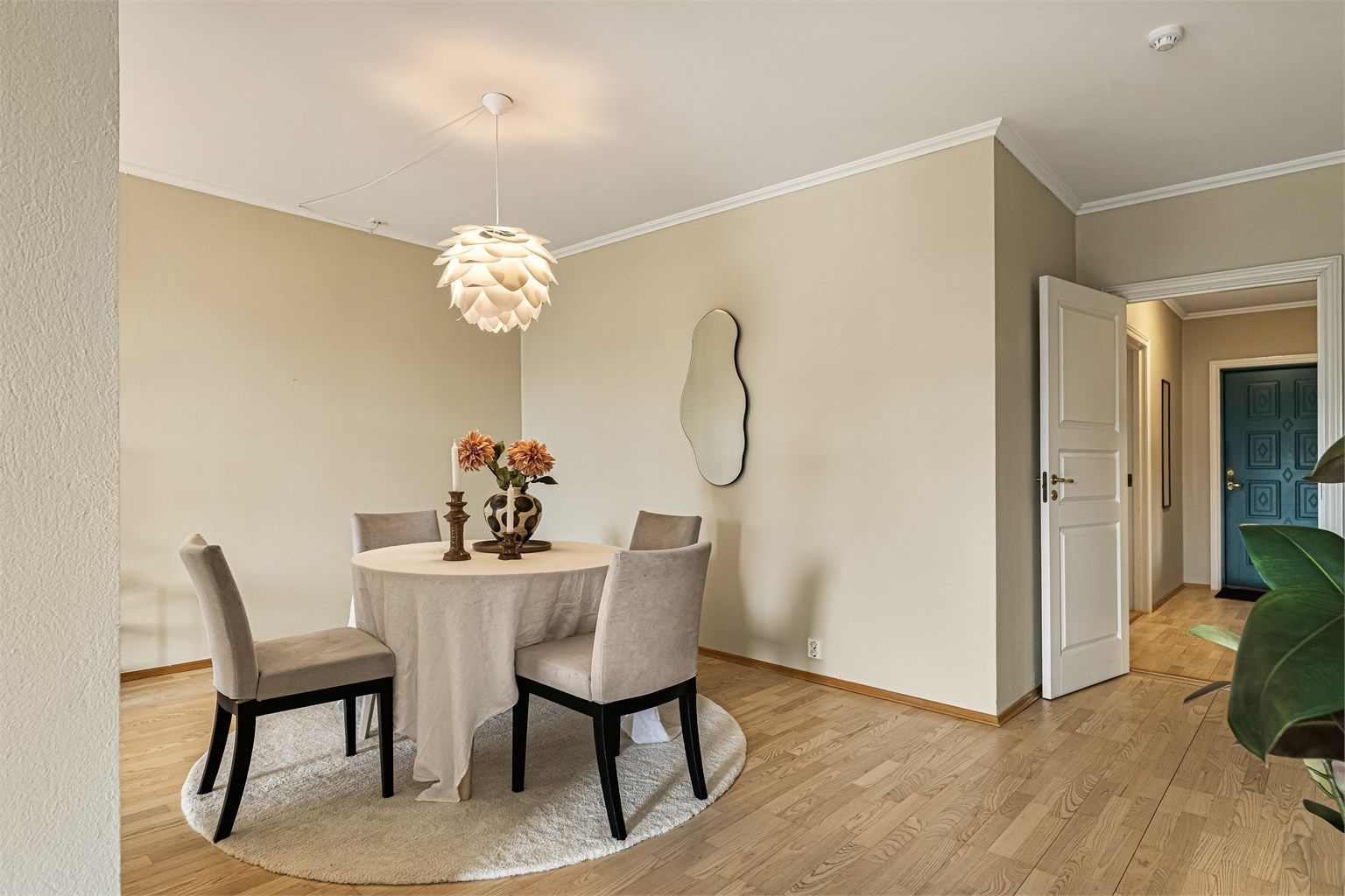 Plass til romslig spisegruppe