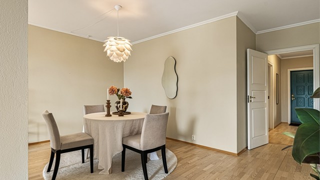 Plass til romslig spisegruppe
