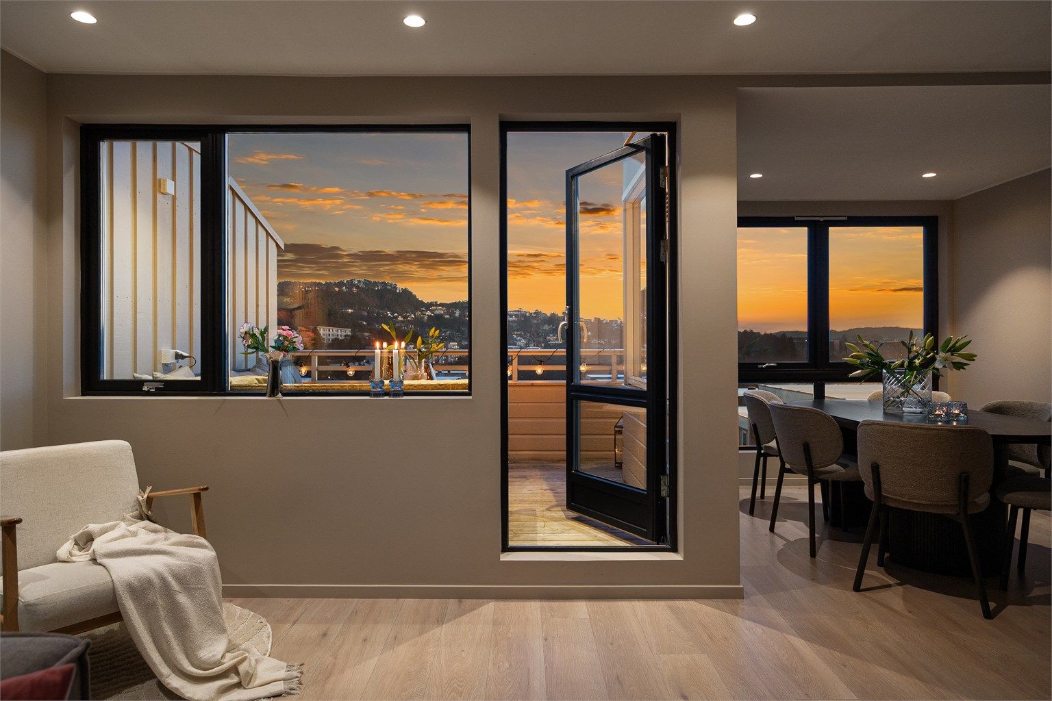 - Leiligheten er har en fin planløsning med karnapp hvor spisegruppen kan plasseres -