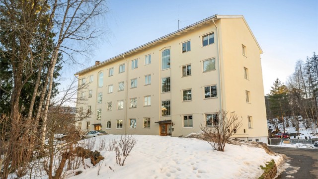 Sameiet består av 16 boligseksjoner. Boligbygget går over 4 etasjer med felles loft og underetasje.