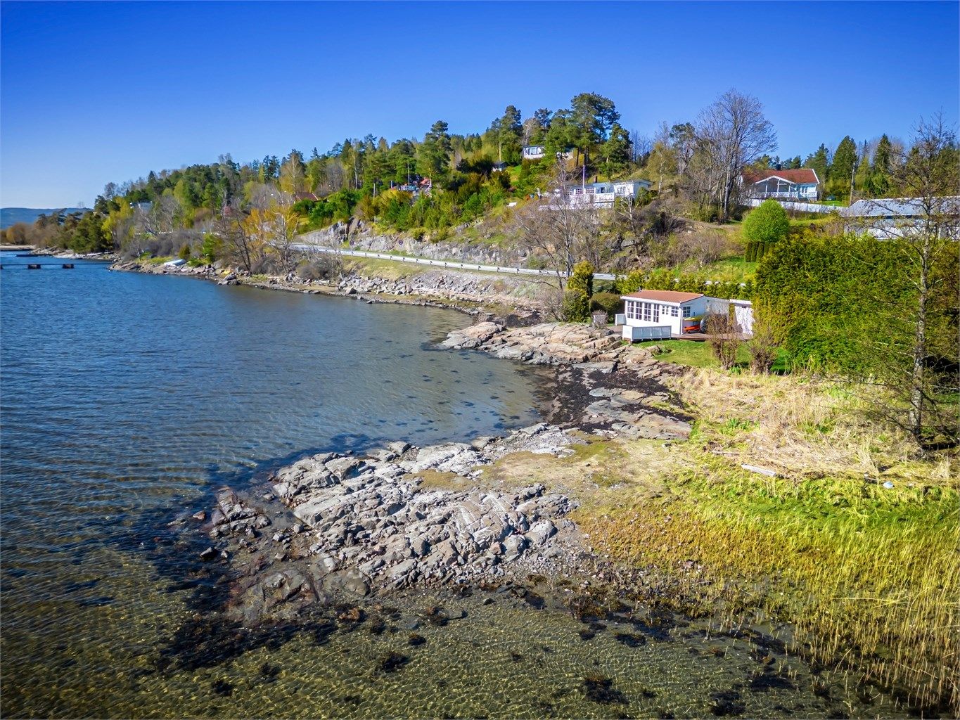 Kort vei til vakker kyststi som strekker seg helt fra Sandebukta til Berger og Svelvik.